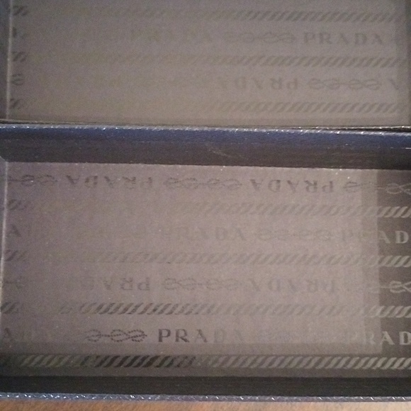 Prada sunglasses box - Picture 2 of 4